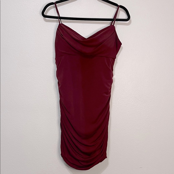 Emerald Sundae Burgundy Mini Dress Size Large PTP 17”-19” EUC - Picture 1 of 10